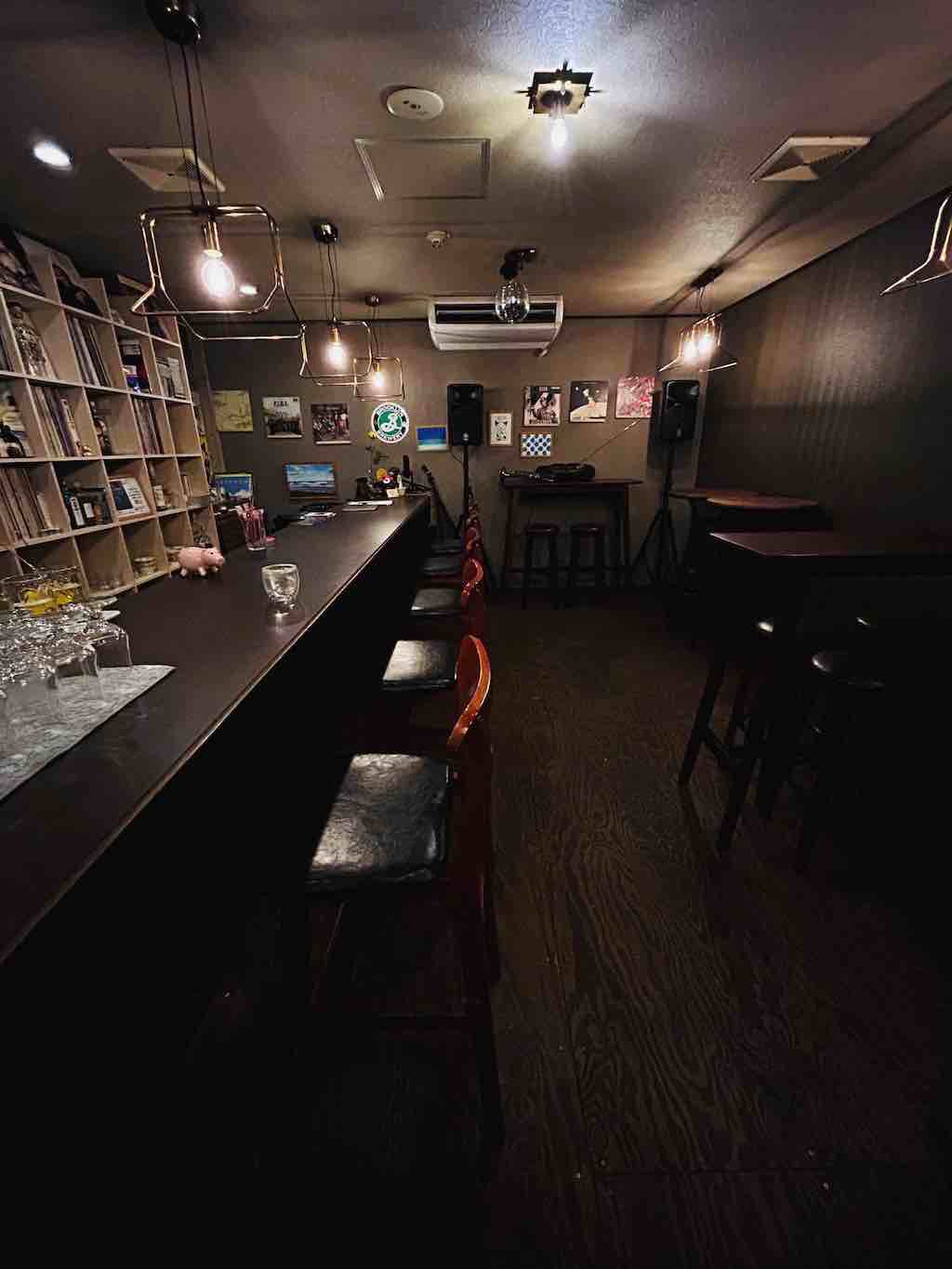 308の店内全景を入口側から